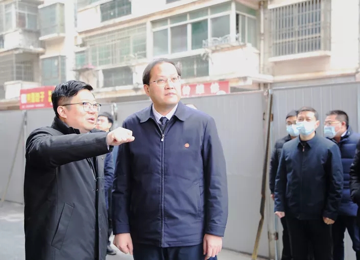 南昌縣委書記、小藍(lán)經(jīng)開區(qū)管委會主任陳翔走訪慰問南外環(huán)高速項(xiàng)目
