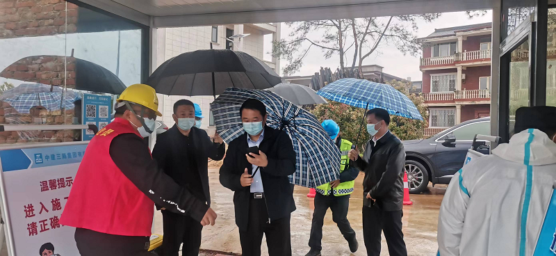 集團(tuán)公司黨委委員、副總經(jīng)理羅輝赴西二環(huán)高速項(xiàng)目檢查疫情防控及項(xiàng)目推進(jìn)工作